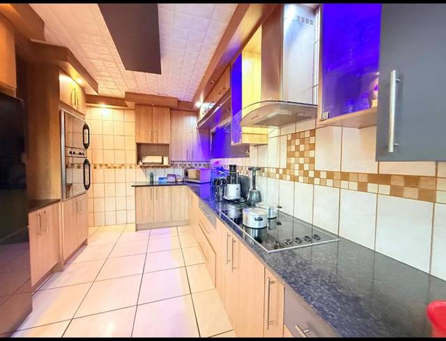 3 BEDROOM HOUSE FOR SALE IN VANDERBIJLPARK CW 5